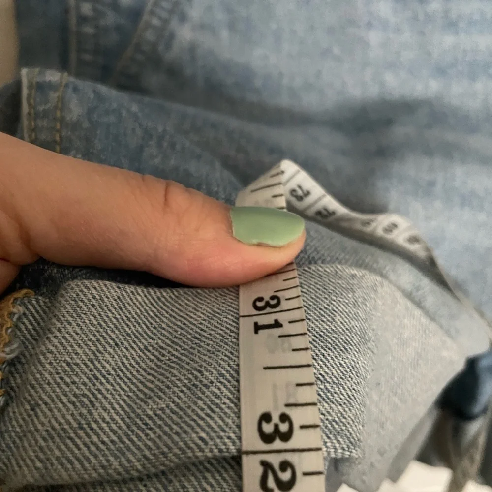 BDG Urban Outfitters Women’s 31 Light Wash Denim Short Overalls